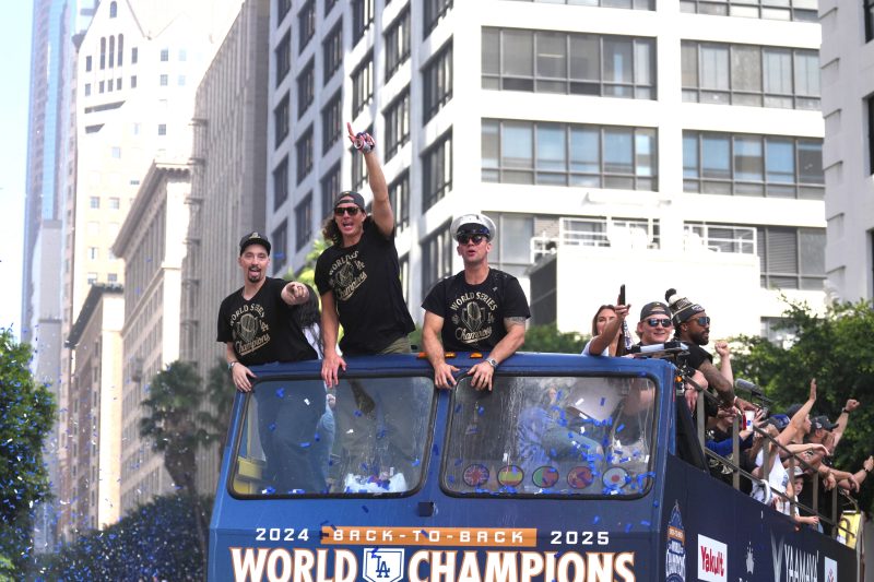 Dodgers take in Lakers-Spurs game after World Series victory